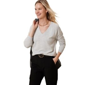 Banana Republic Gray Merino Wool V-Neck Sweater Size Large‎